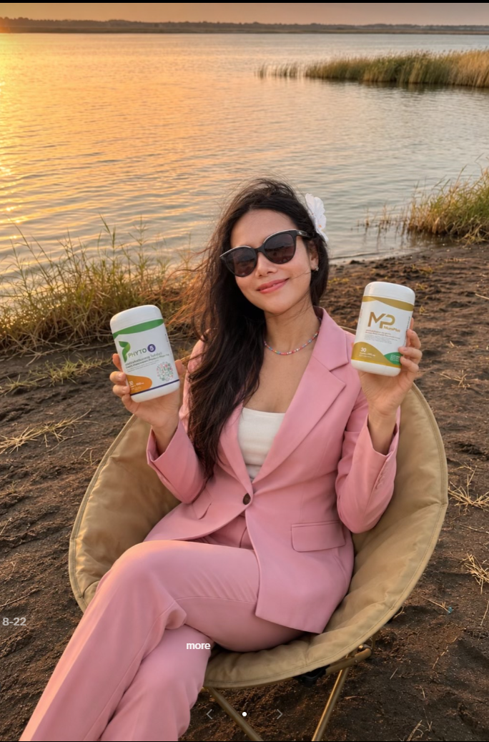 Fon holding MuniPlus and Phyto5 in Thailand